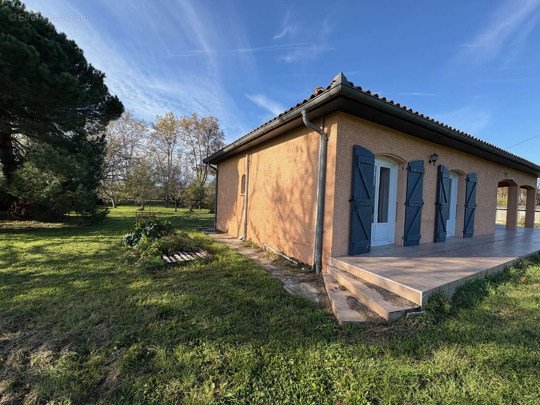 Maison à MONTAIGUT-SUR-SAVE