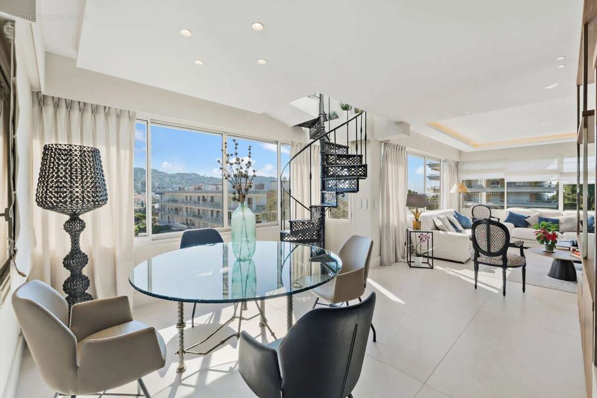 Appartement à LE CANNET