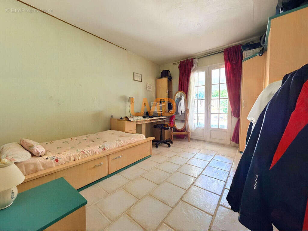 Propriété de 265 m², piscine, logements indépendants à Tourrette - photo 16