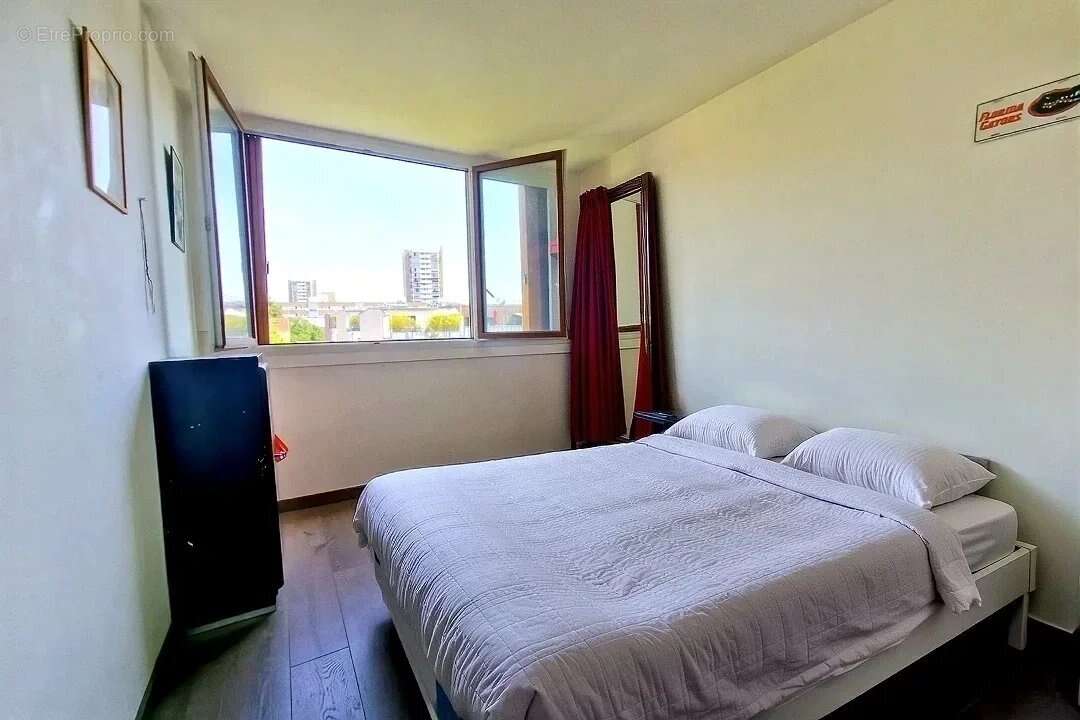 Appartement à LES LILAS
