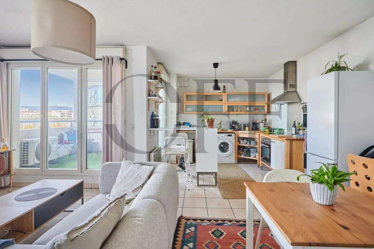 Appartement à MARSEILLE-2E