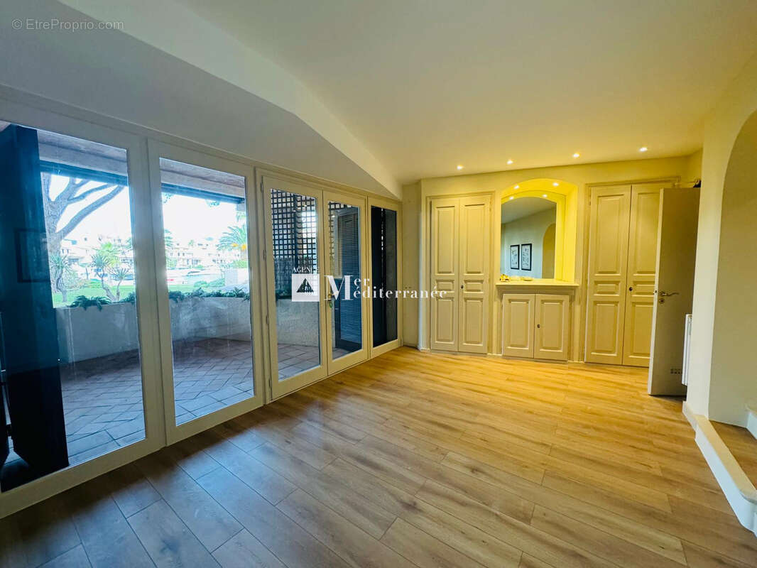 Appartement à COGOLIN