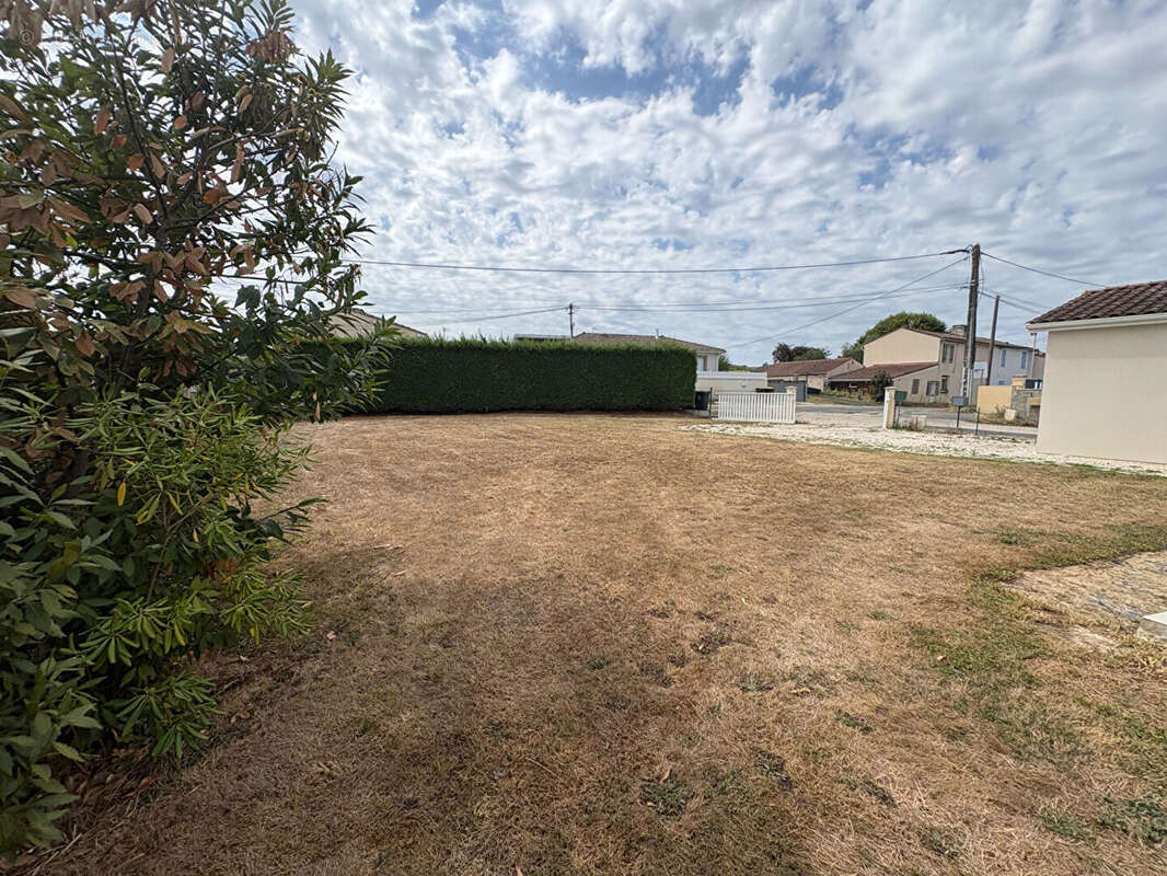 Maison Pompignac 4 pièce(s) 100 m2 / 792 m² de terrain - photo 2