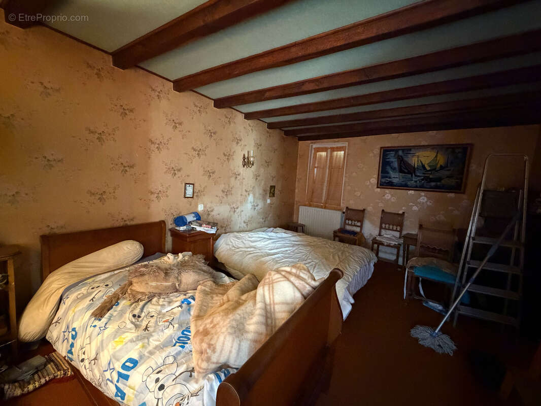 Maison de village avec beau potentiel et beau terrain - photo 8