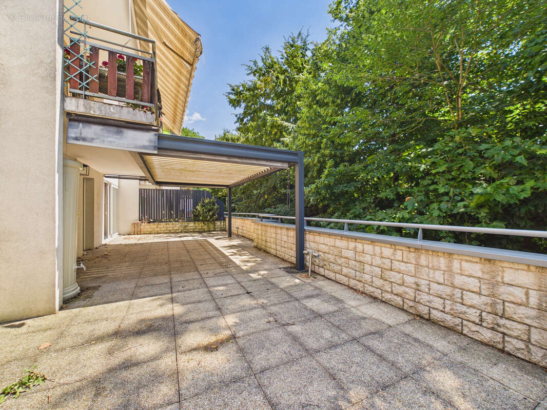 Chambéry   t4 en excellent état avec 70 m2 de terrasse, garage, cave et cadre verdoyant - photo 20
