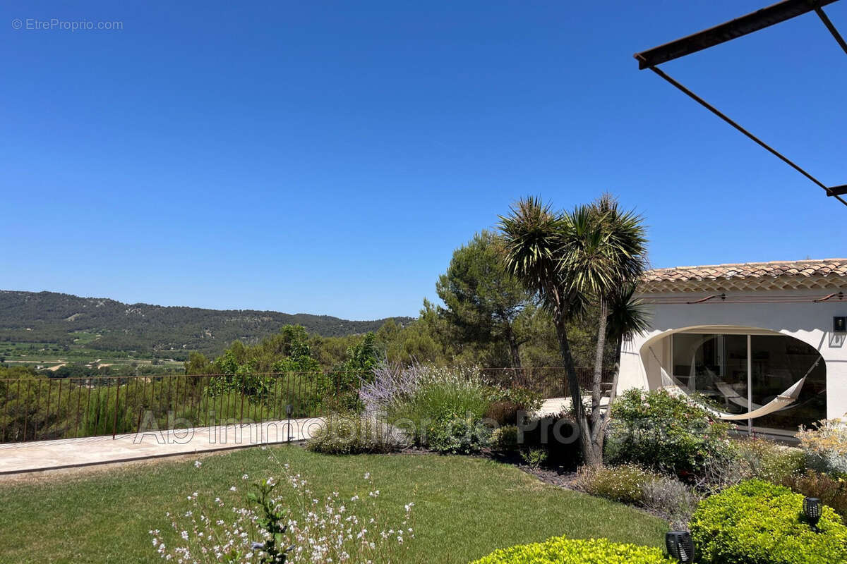 Maison 472 m² à Rognes  - photo 4