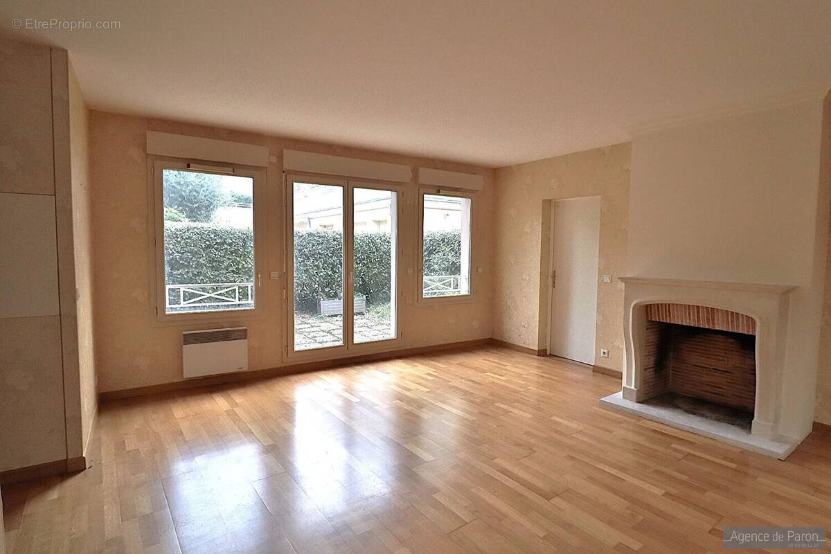 Appartement à VERRIERES-LE-BUISSON