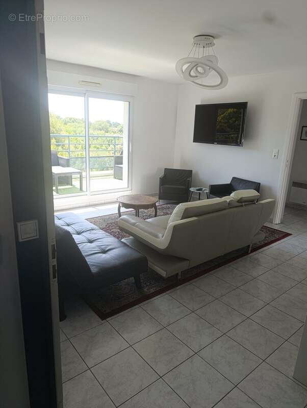 Pièce de vie spacieuse et baignée de lumière - Appartement à SAINT-NAZAIRE