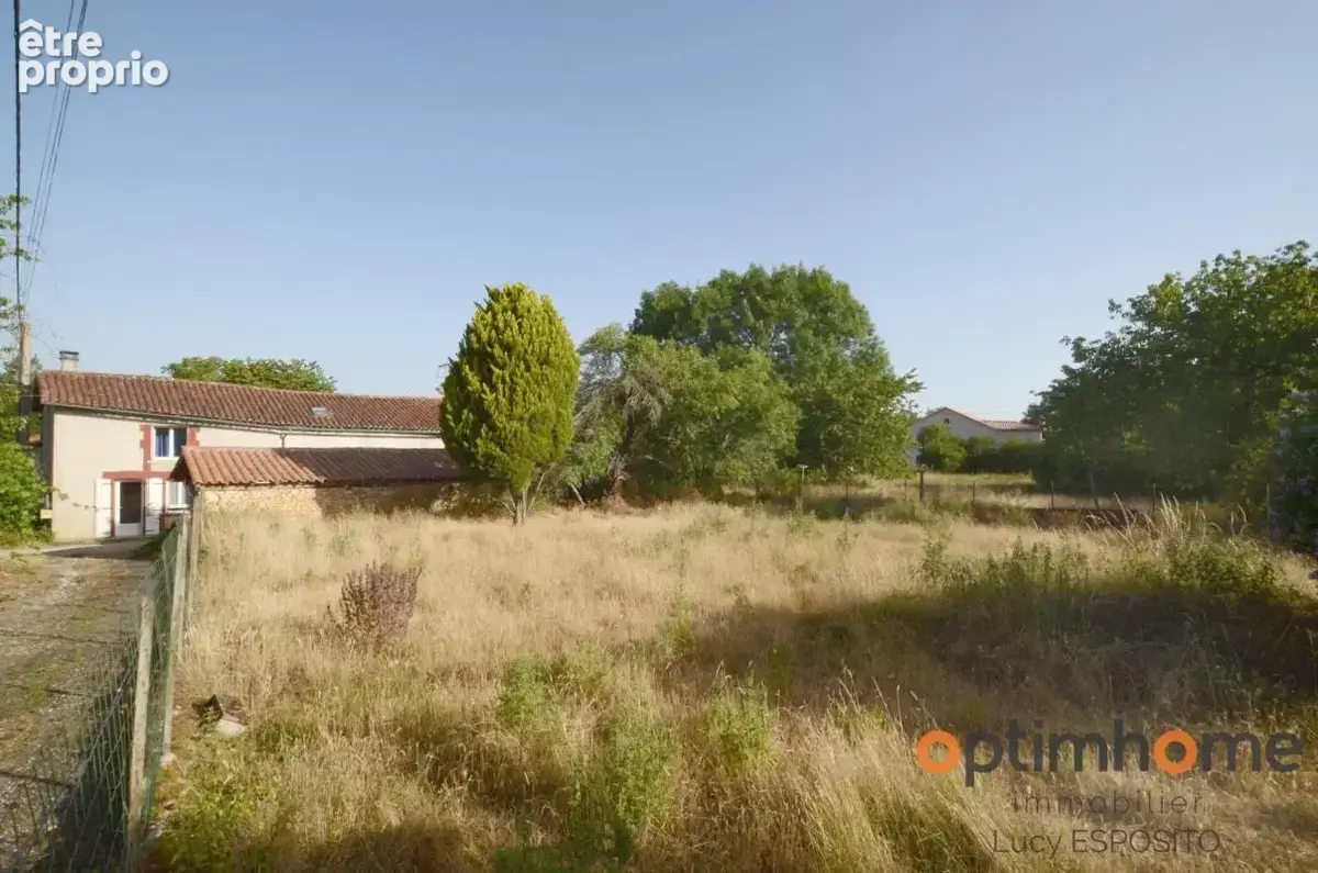  Maison en pierre à rénover avec terrain à bâtir – Nieuil (16)  - photo 16