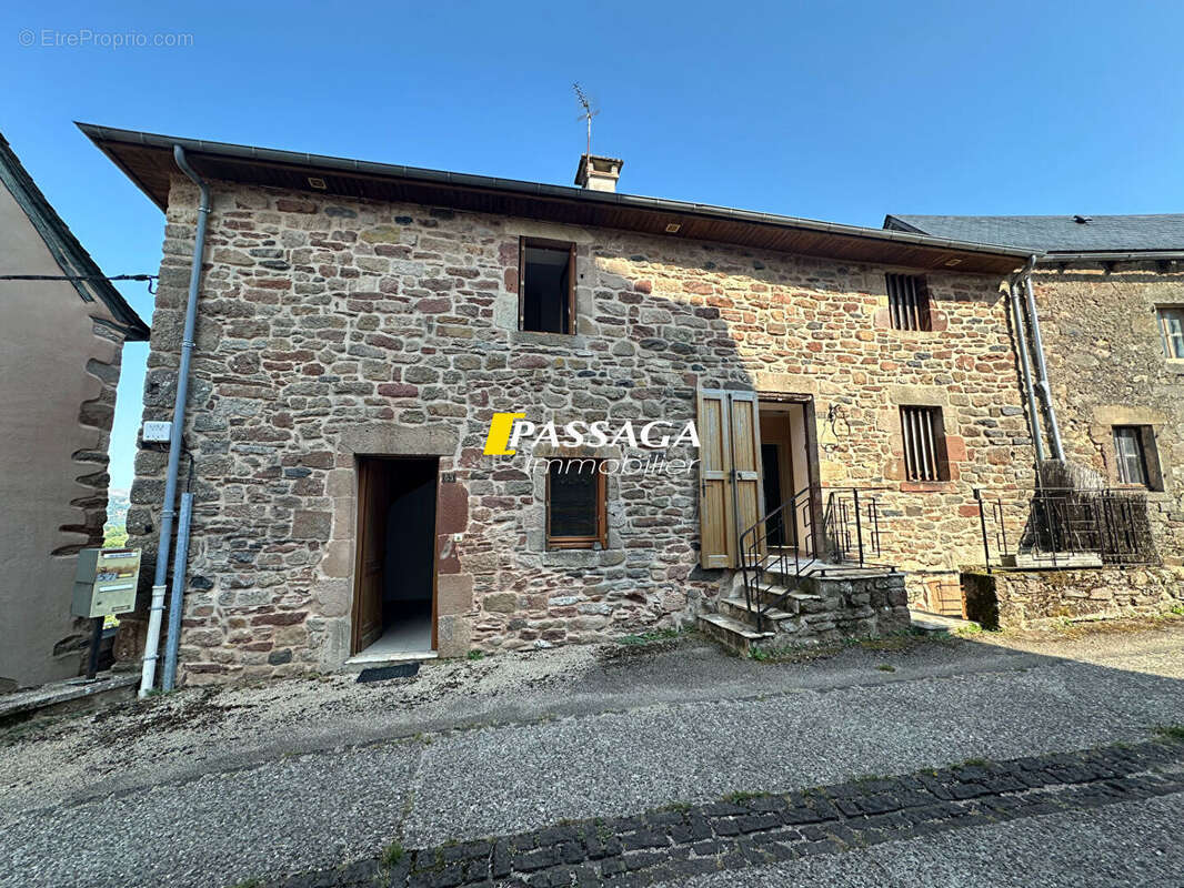 A VENDRE - Maison comprenant deux logements caves et jardins - LASSOUTS - photo 2