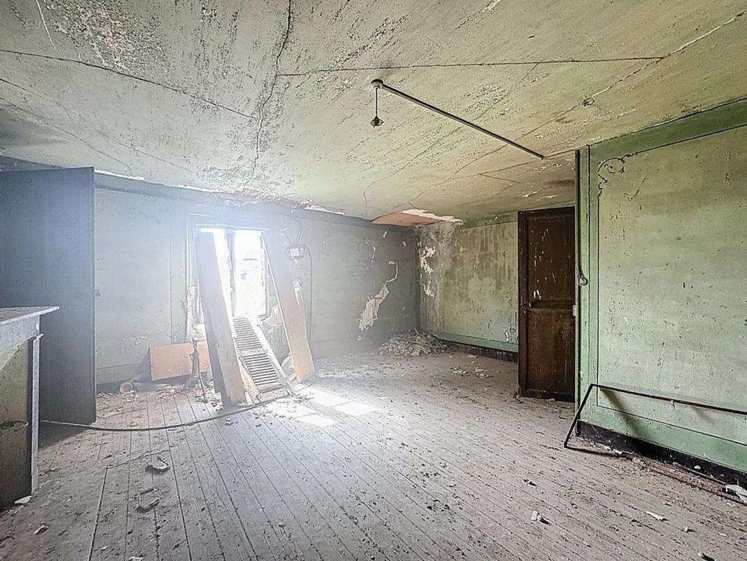 Maison à SAINT-MACAIRE-DU-BOIS