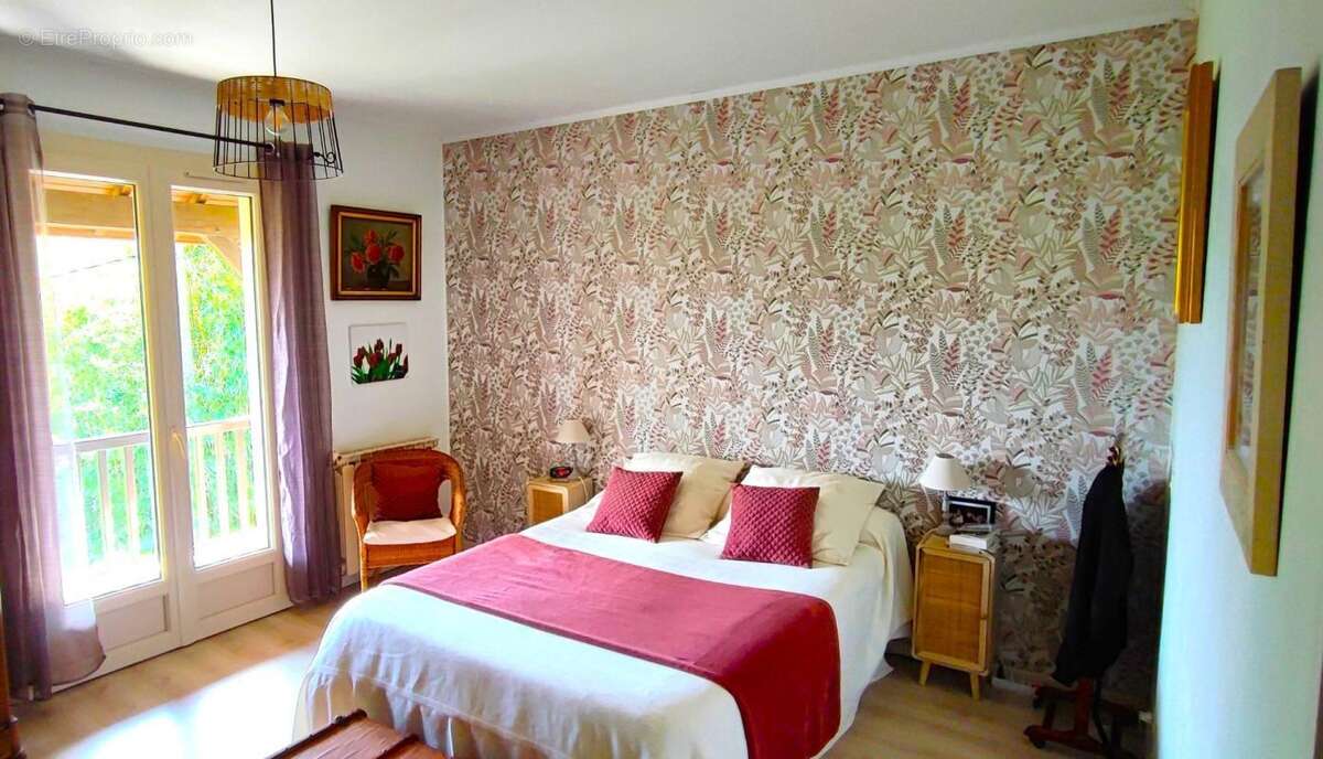 Maison à LIVINHAC-LE-HAUT