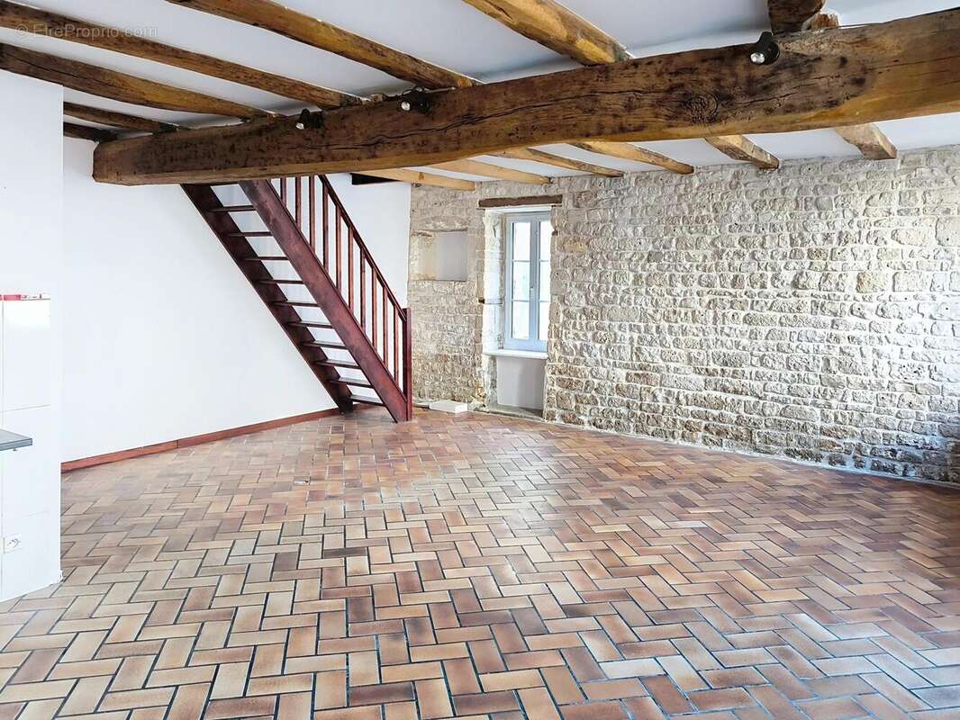 Maison 81 m² à Dampierre-Sur-Boutonne  - photo 2
