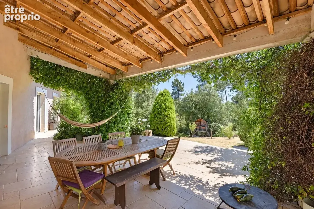 Saint-Paul-en-Forêt – Villa avec piscine, cinq chambres et séjour cathédrale - photo 18