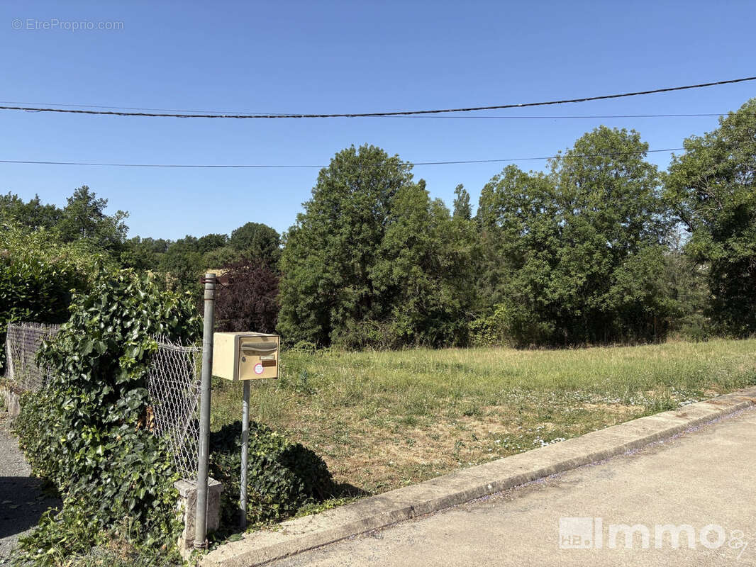 Terrain 764 m² à Thiviers  - photo 4