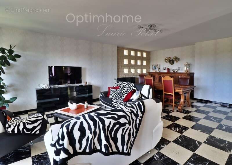 Coup de cœur - Rare à la vente ! Magnifique maison contemporaine de 225 m² avec vue sur le château - photo 4