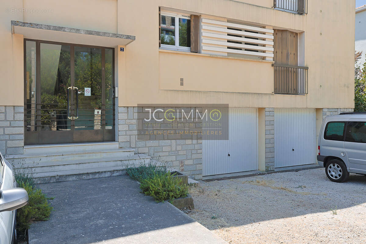 Appartement T4 Centre-Ville - 87,10 m2 Carrez - Balcon - Grand Garage - Calme-Sans vis à vis - photo 2
