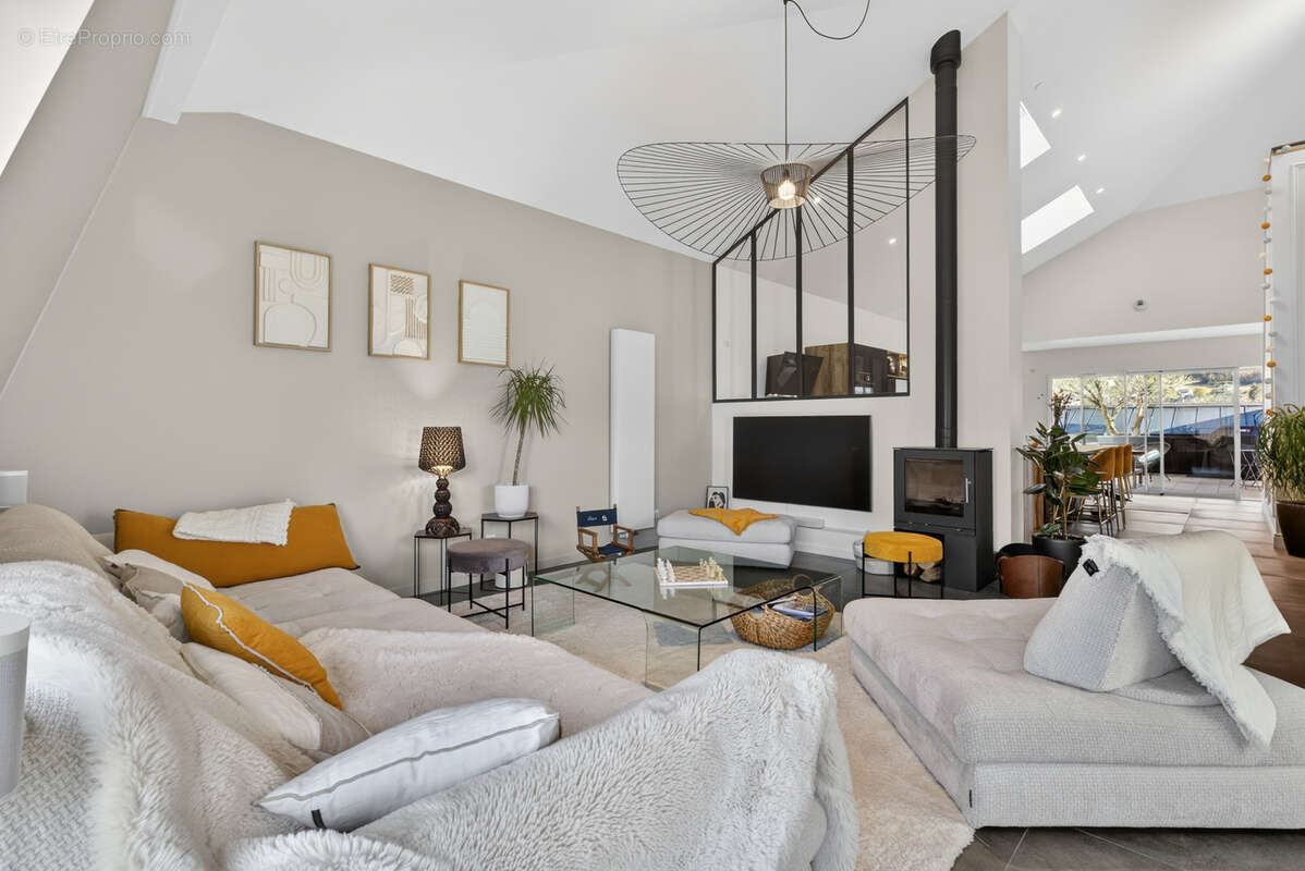 Appartement à CHALLES-LES-EAUX