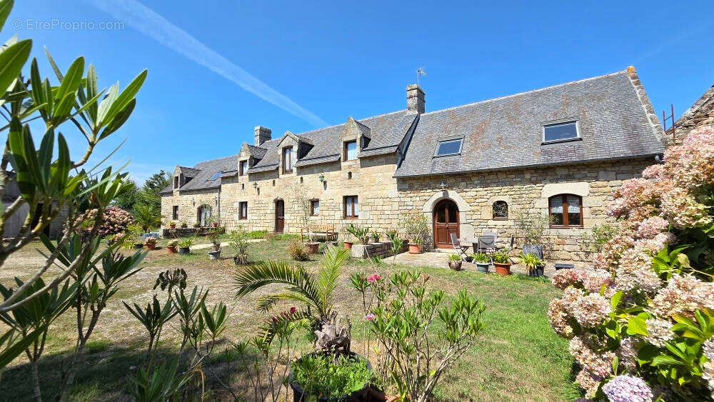 Maison à COMBRIT