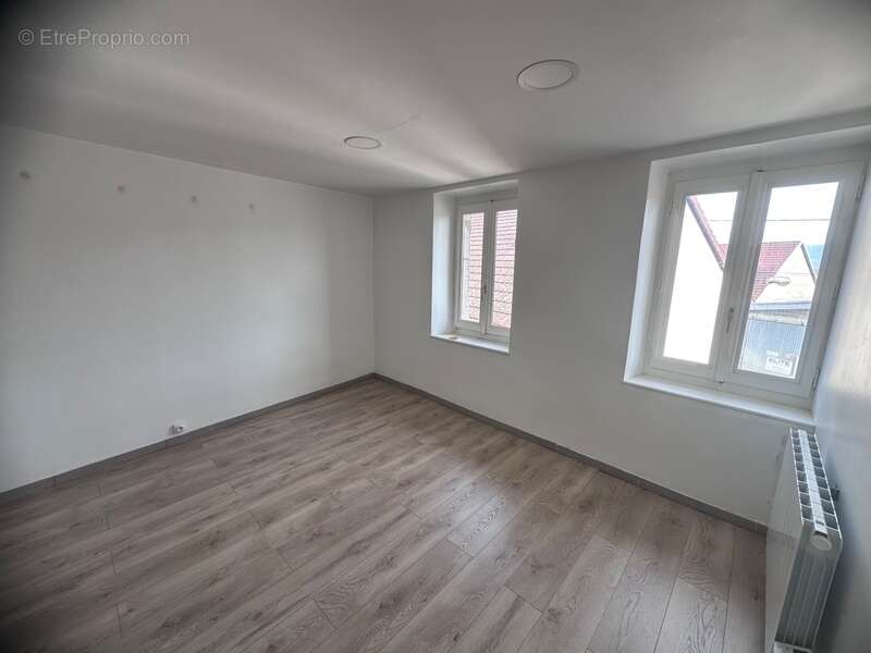 Appartement à PERON