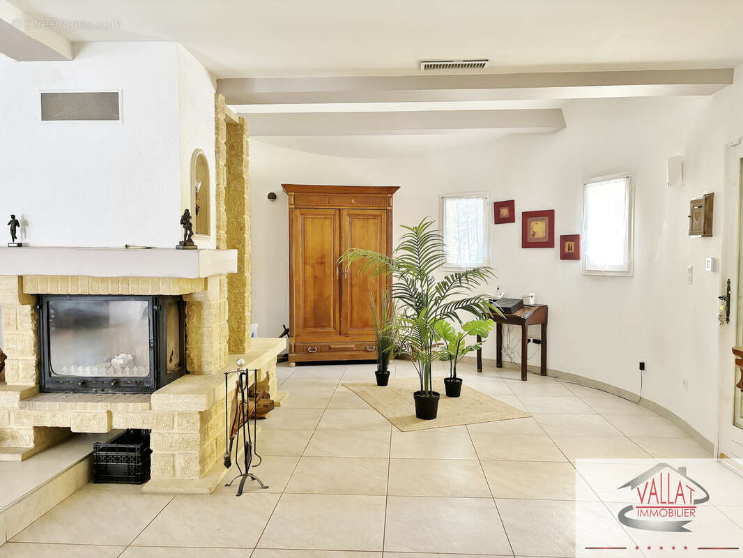 Villa plain-pied avec piscine dans environnement campagne à vendre à Agde ! - photo 4
