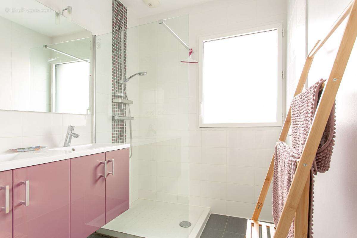 Maison Mouzillon 6 P . 4 Chs . Bureau . 138.77 M² . T 681 M² . Garage . Terrasse . Balcon - photo 17