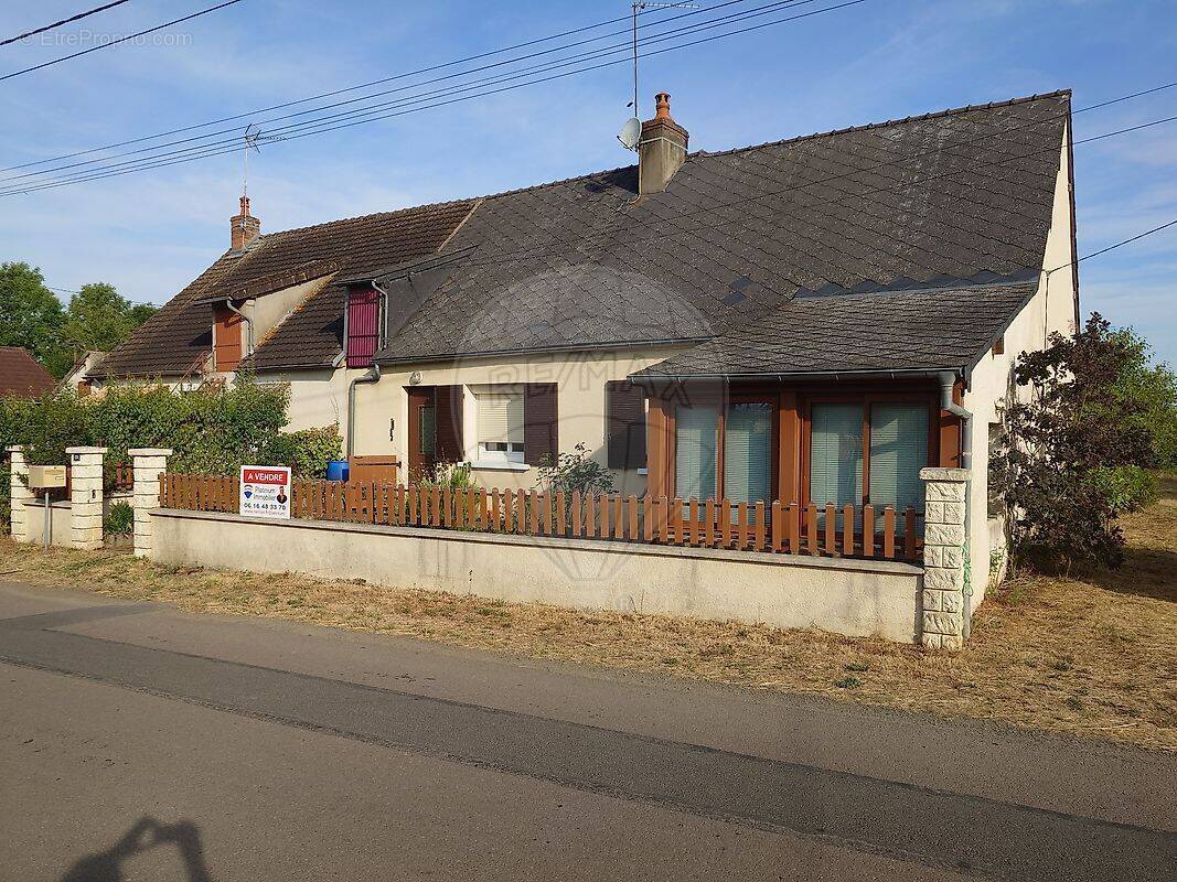 Maison à SAVIGNY-POIL-FOL