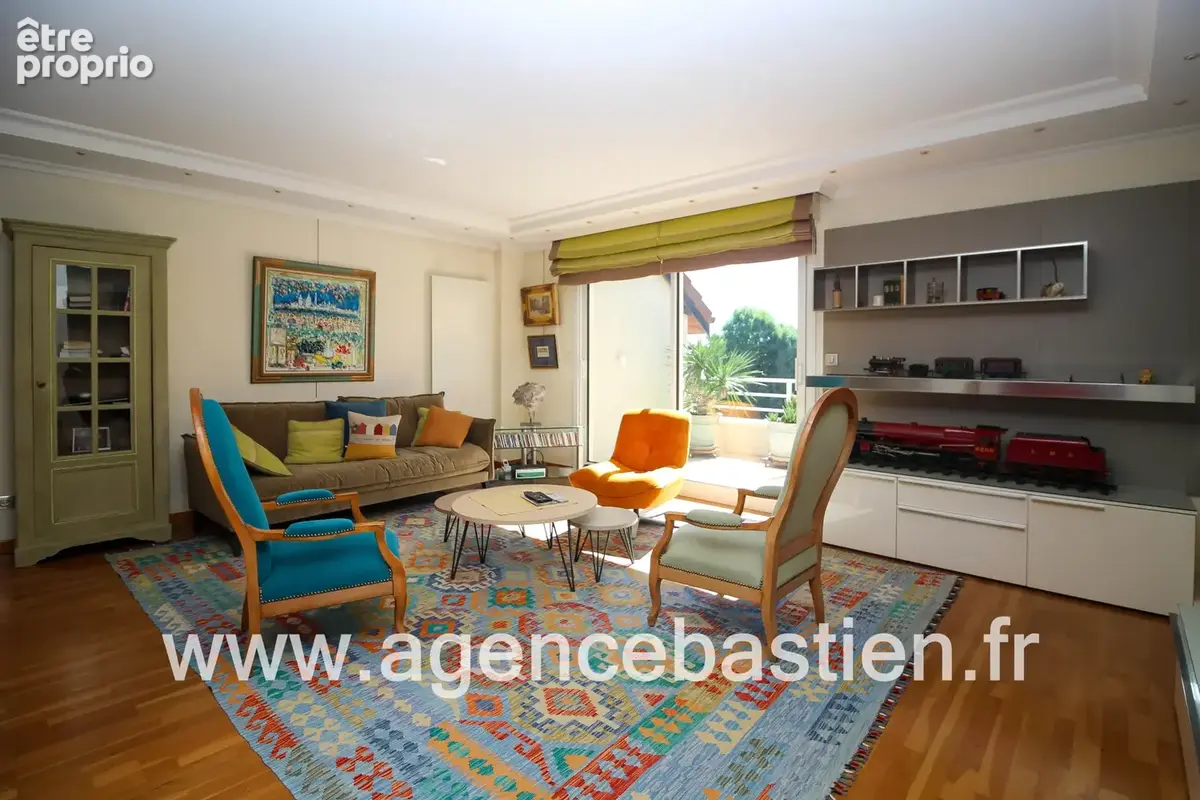 Divonne-les-bains   t4 duplex dernier étage   2 terrasses   2 garages   790 000 € - photo 2
