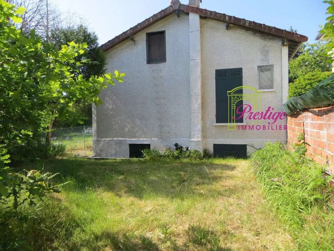 Maison à LE MESNIL-LE-ROI