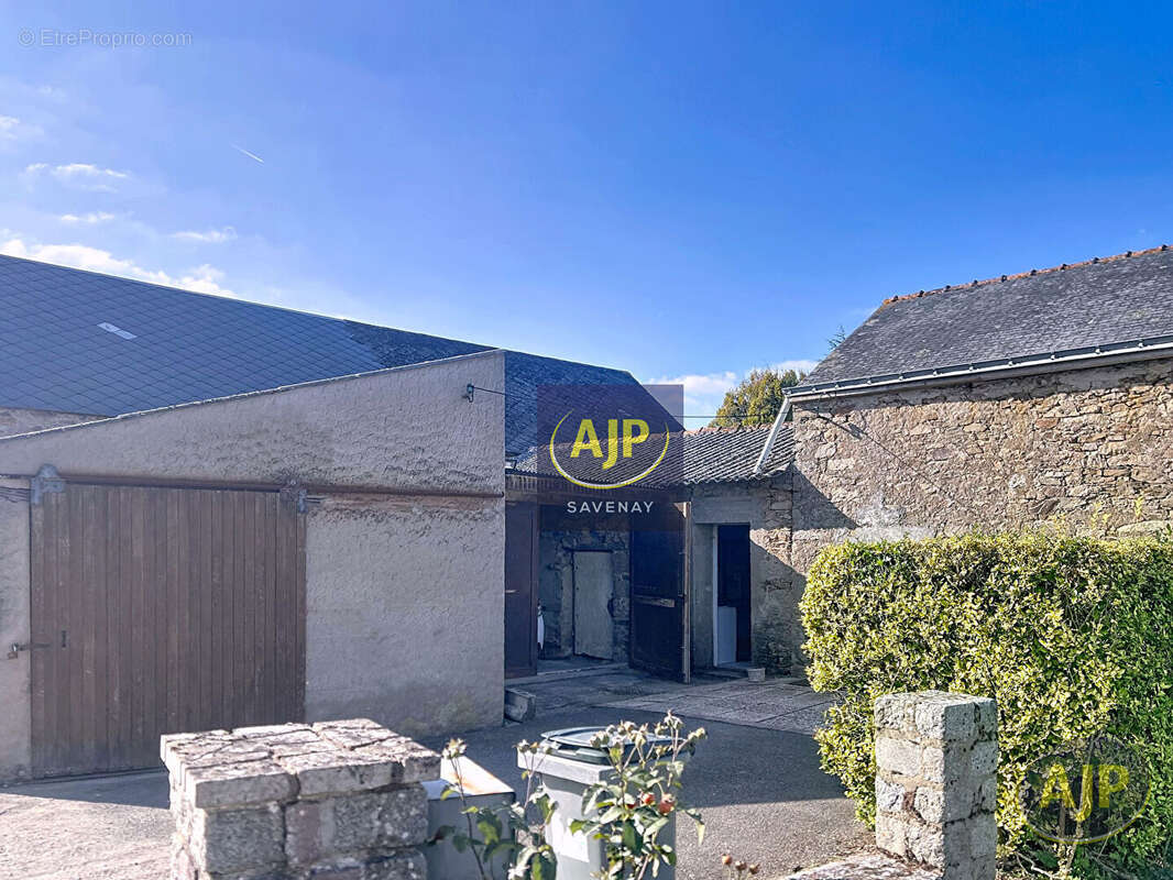 Maison à SAINT-ETIENNE-DE-MONTLUC