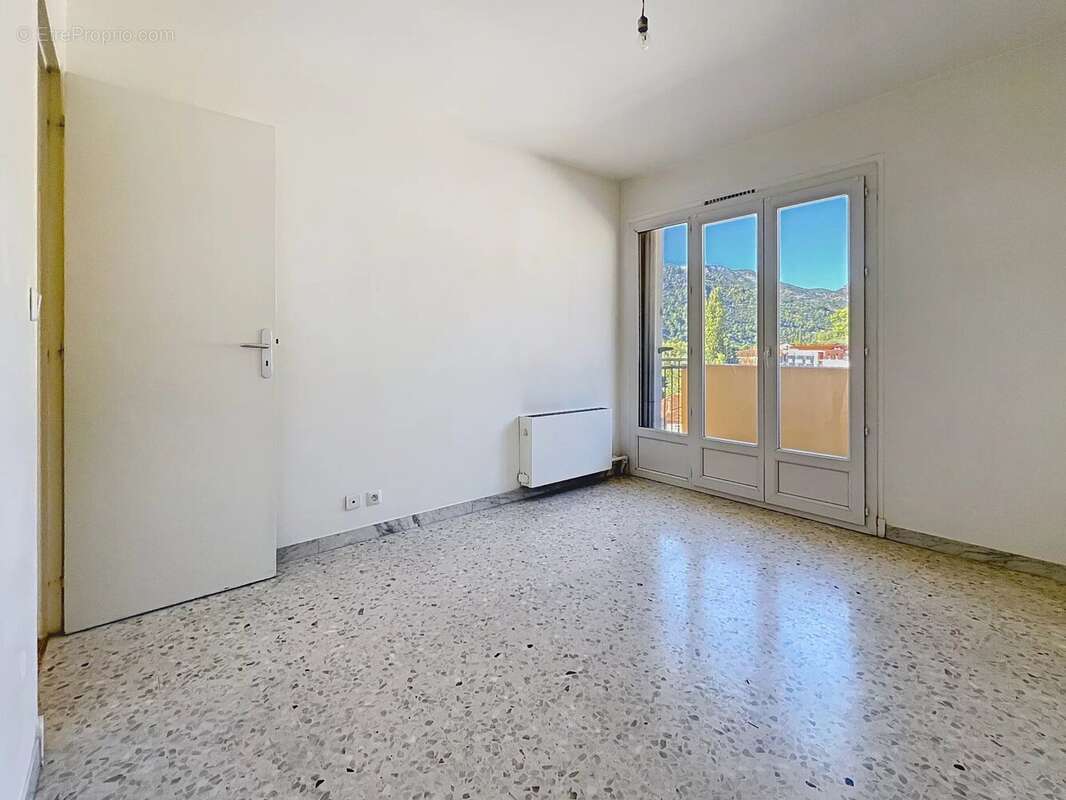 Appartement à SAINT-MARTIN-DU-VAR