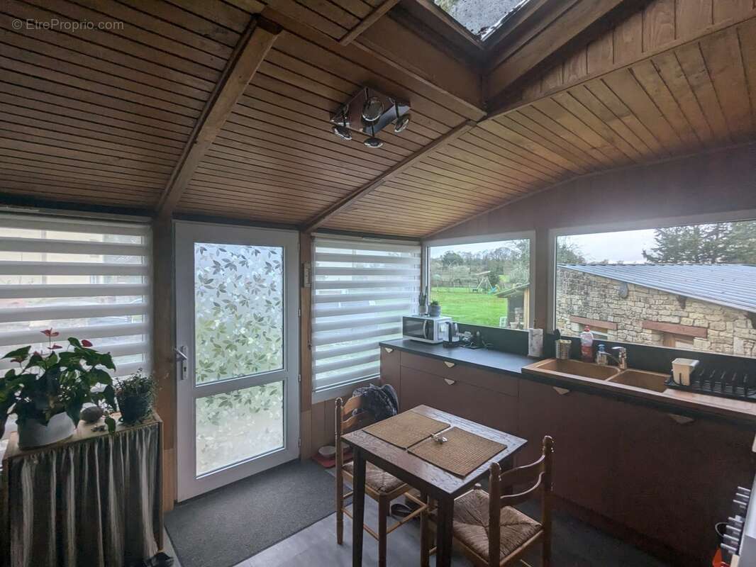 Ploerdut jolie maison en pierre sous ardoise de 94 m² environ 5 pieces 2 dependances terrain clos de 2686m² a batir - photo 2