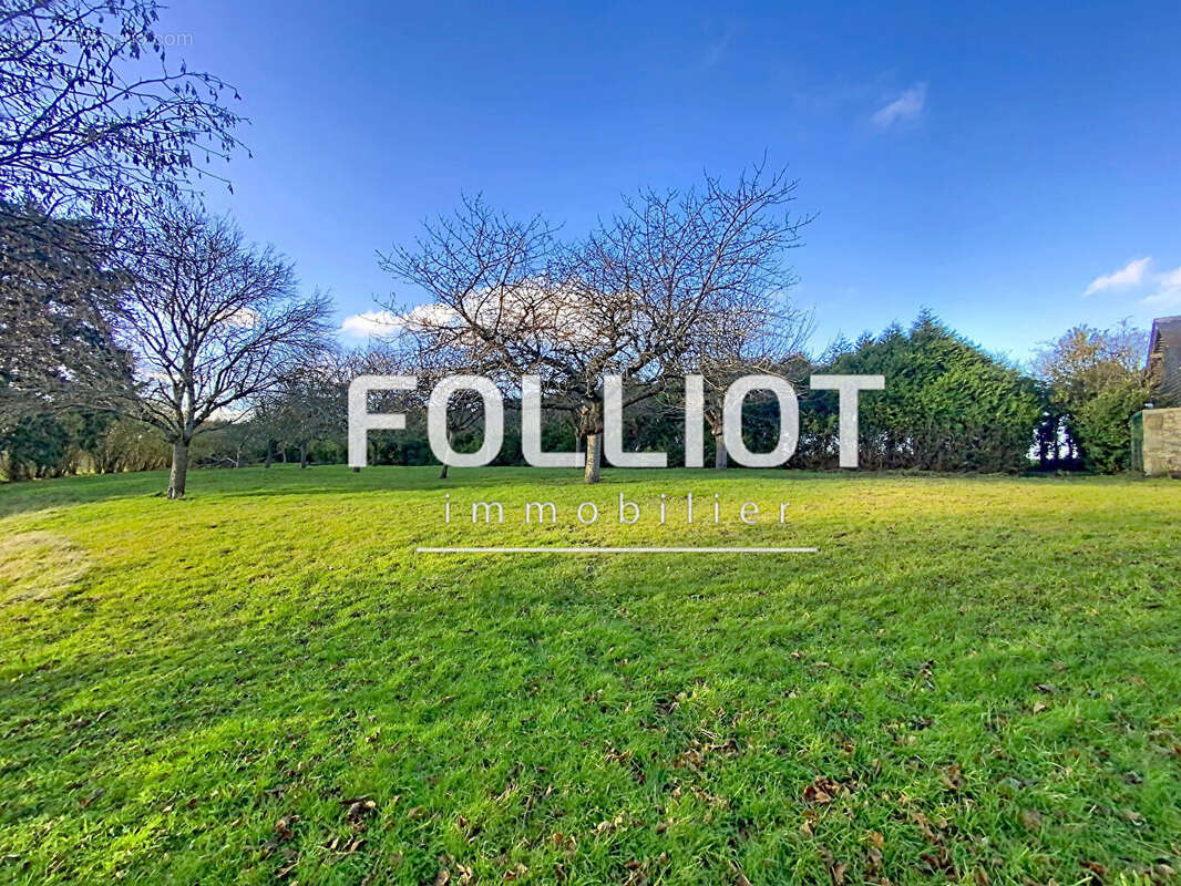 Maison à COURVAUDON