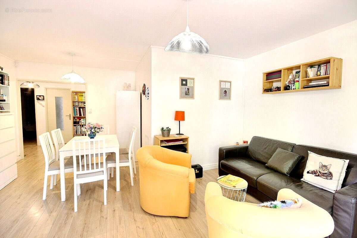 Appartement à FRESNES