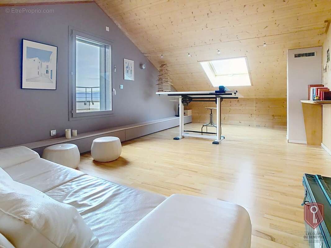 Maison à COLLONGES-SOUS-SALEVE