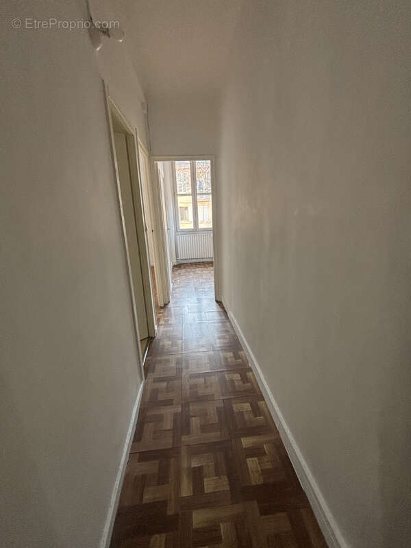 Appartement à MARSEILLE-1E