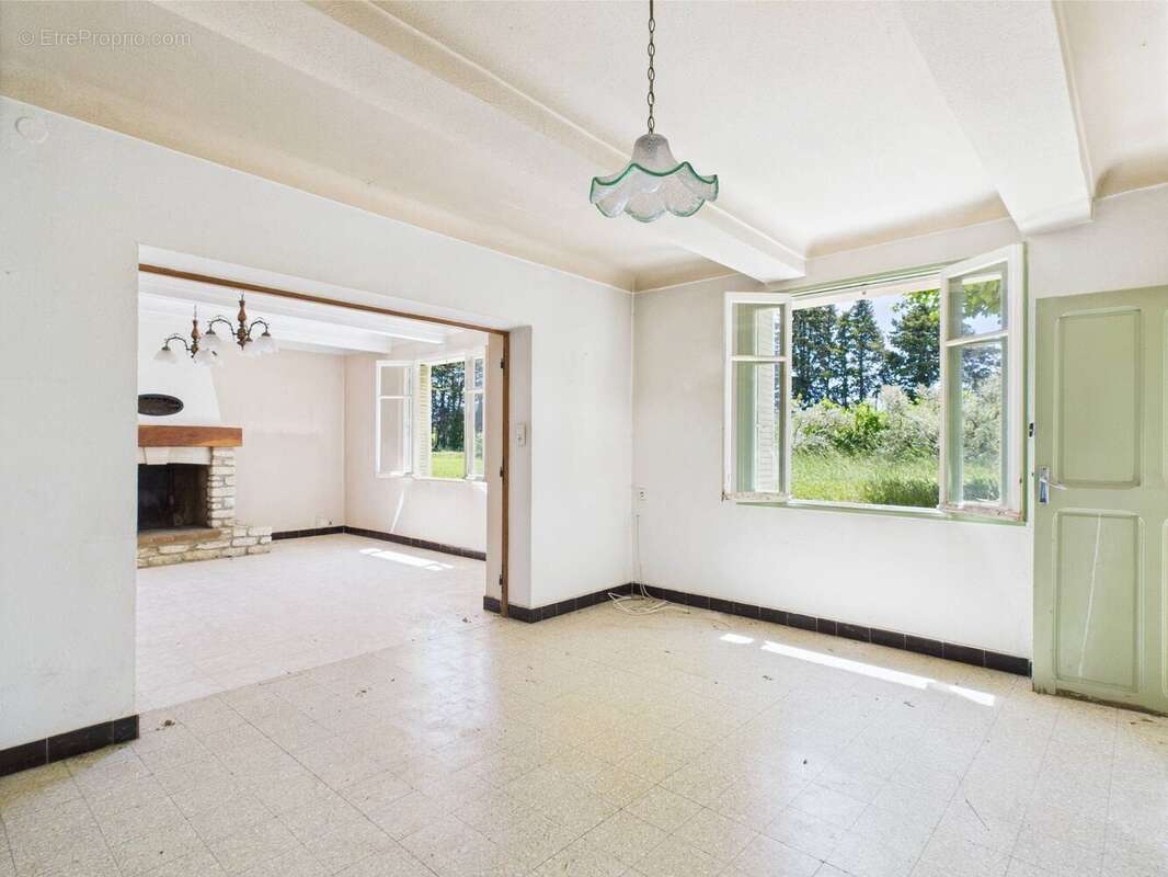 Maison à ROBION