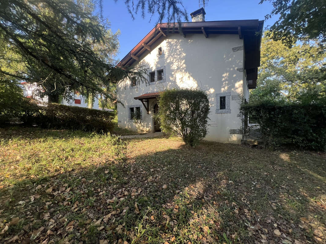 Maison familiale de caractère sur vaste terrain arboré - photo 9