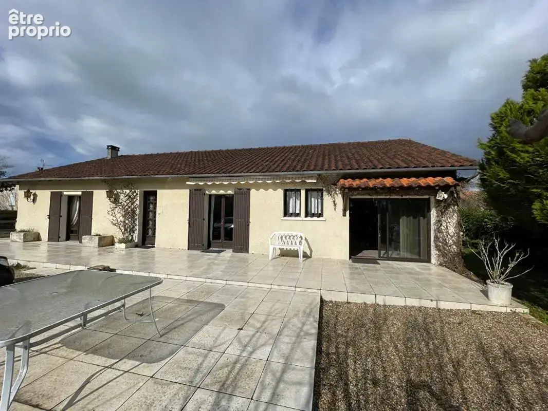 Maison à LA TOUR-BLANCHE