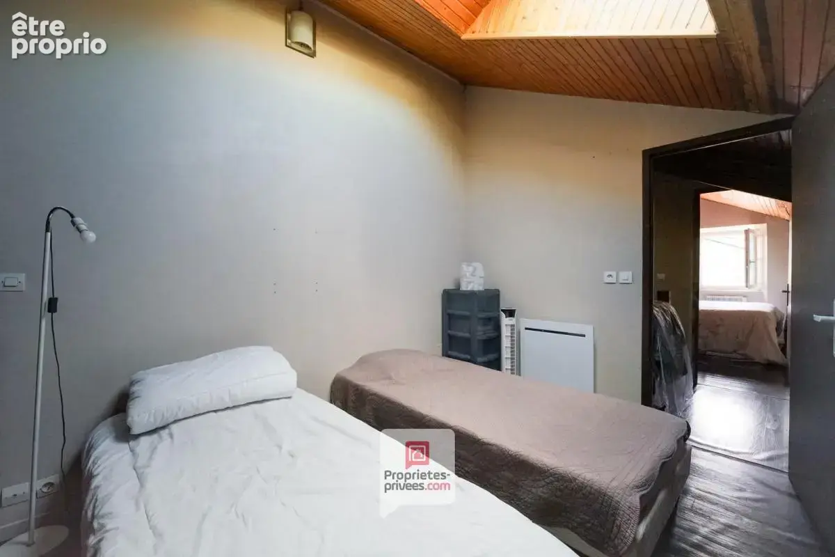 Voreppe (38340) - Maison de village T6 - 5 chambres - Balcon - Cave - Grenier - photo 16