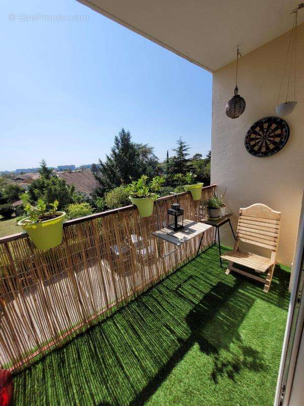 Appartement à MEYZIEU