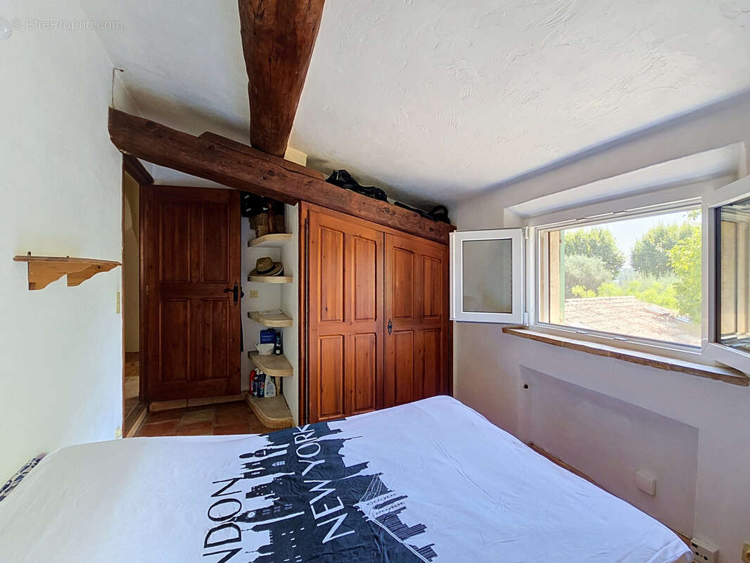 La colle-sur-loup   cœur de village   maison 4/5 pièces de 104 m2 avec jardin, dépendances et stationnements - photo 12