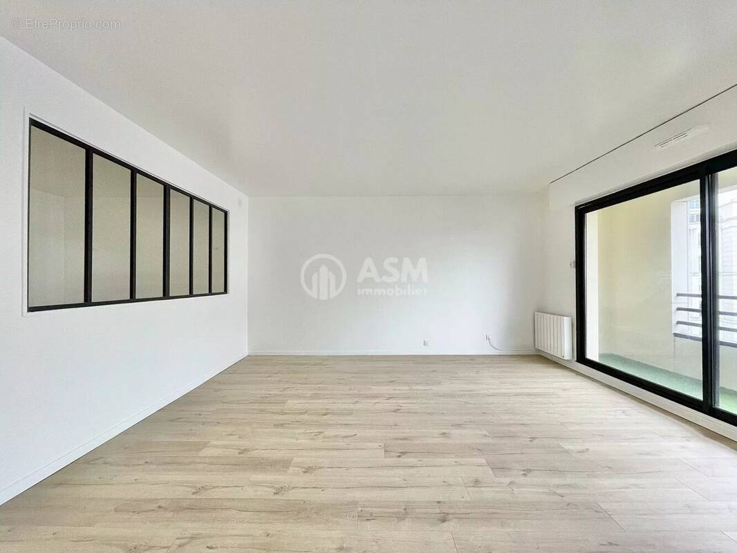 Appartement à COURBEVOIE