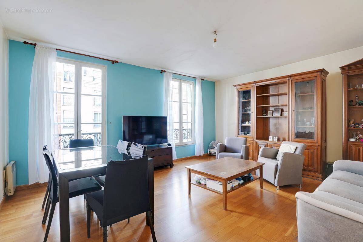 Appartement à LES LILAS