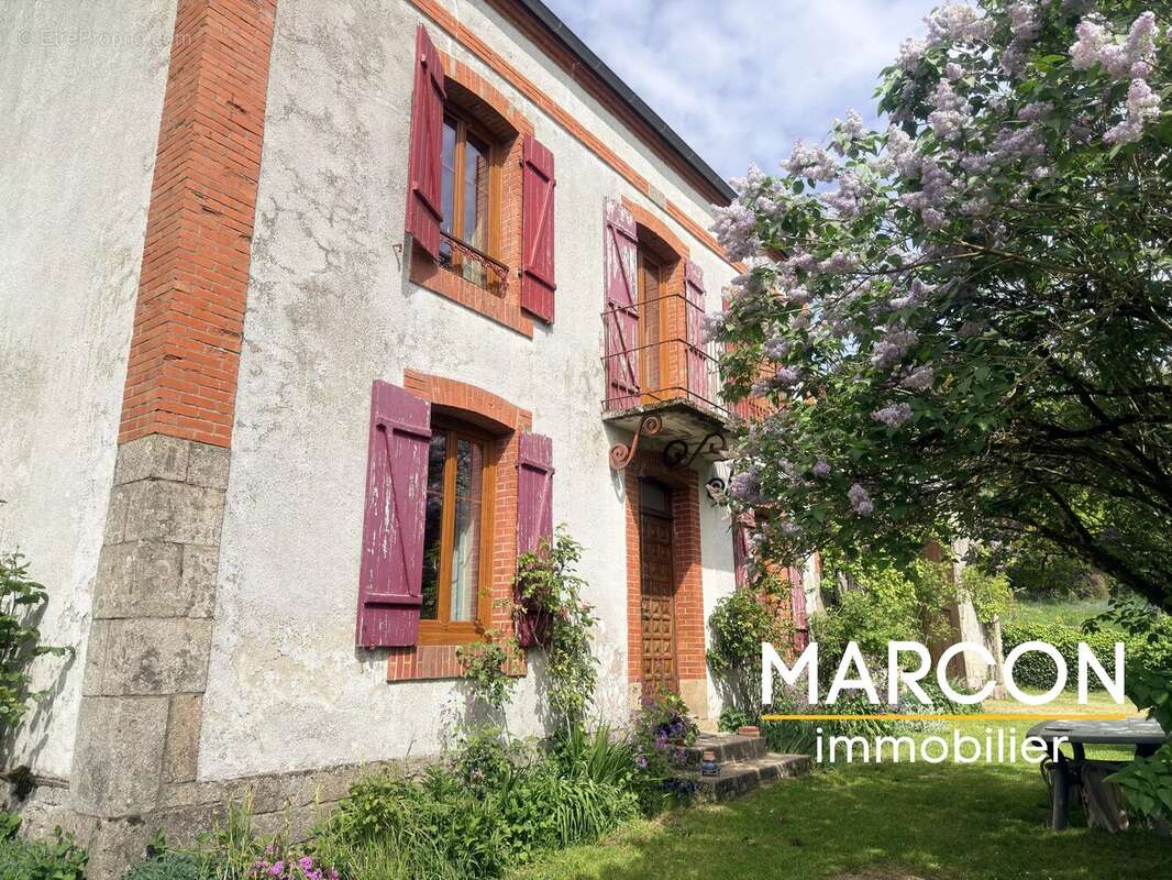 Maison à CHAMPSANGLARD