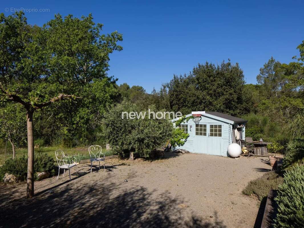 Villa joliment rénovée avec piscine dans un cadre verdoyant - photo 26