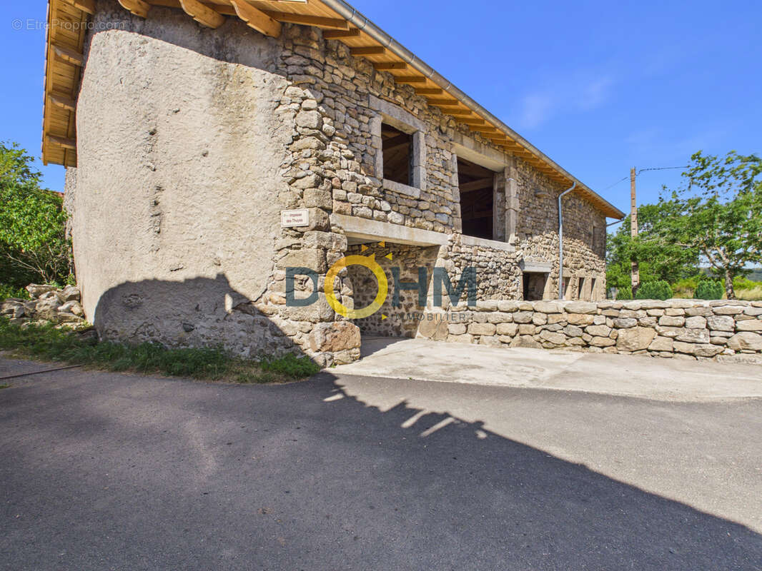 Maison en pierre à rénover   Fort potentiel   Saint-Jean-d'Aubrigoux - photo 2