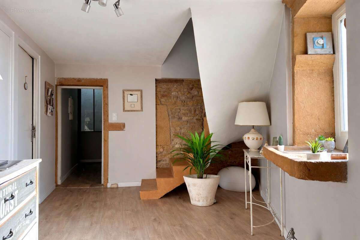 Maison à POUILLY-LE-MONIAL