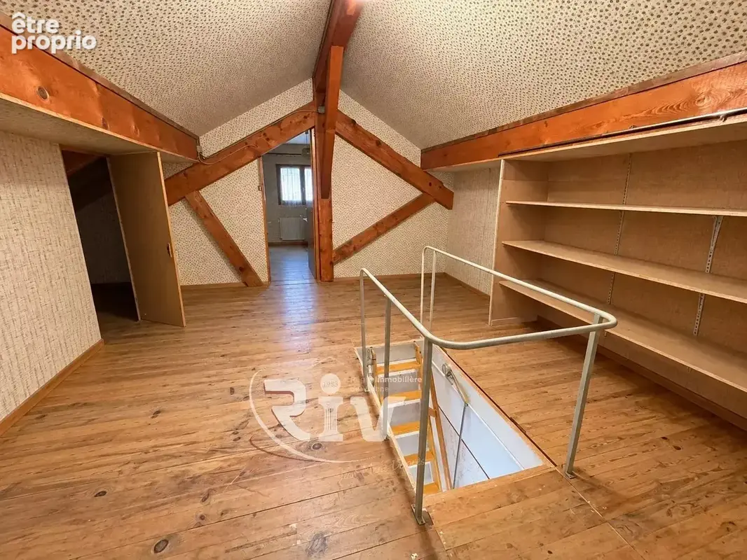 Maison familiale d’environ 120 m² avec grand garage, dépendances et terrain – COUR-ET-BUIS - photo 6