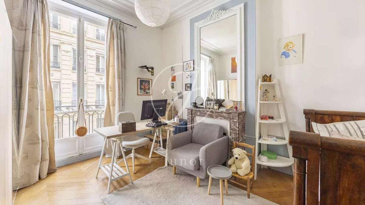 Appartement à PARIS-17E